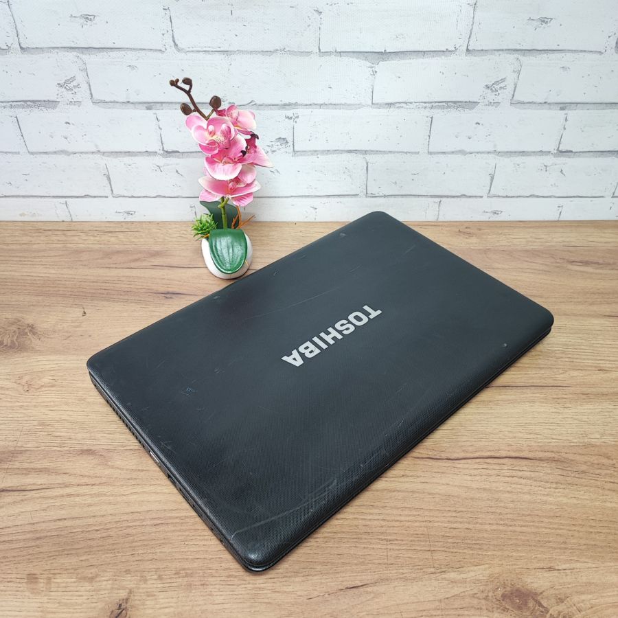 Ноутбук Б/В Toshiba Satellite C670-11N, Intel Core i3-380M, DDR3 8 GB, HDD 1TB, 17.3" HD