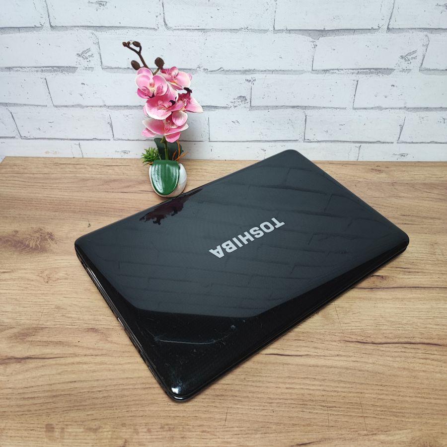 Ноутбук Б/В Toshiba Satellite L650-12Z, Intel Core i3-330M, DDR3 8 GB, SSD 128GB, AMD Radeon HD 512Mb, 15.6" HD