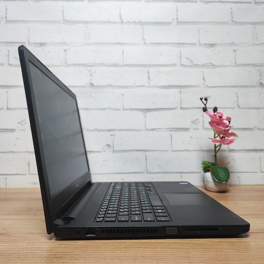 Ноутбук Б/В Dell P52F, Intel Core i3-5005U, DDR3 8 GB, SSD 256GB, 15.6" HD