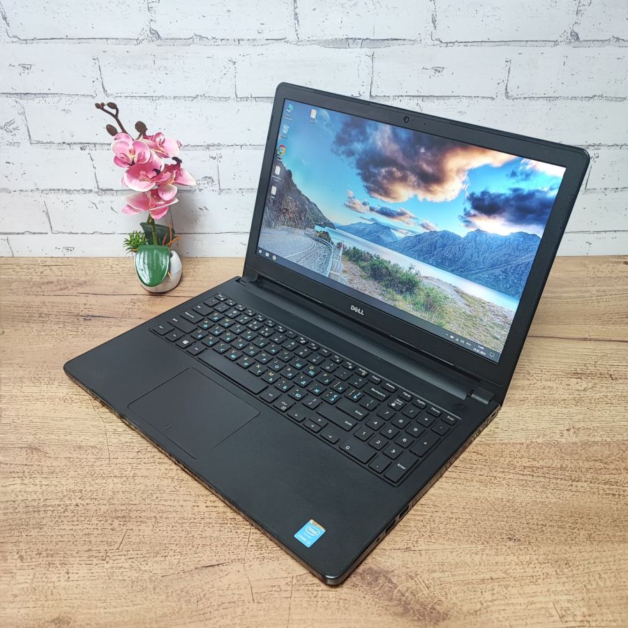 Ноутбук Б/В Dell P52F, Intel Core i3-5005U, DDR3 8 GB, SSD 256GB, 15.6" HD