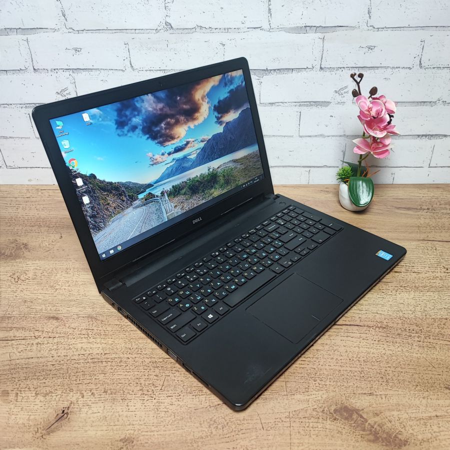 Ноутбук Б/В Dell P52F, Intel Core i3-5005U, DDR3 8 GB, SSD 256GB, 15.6" HD