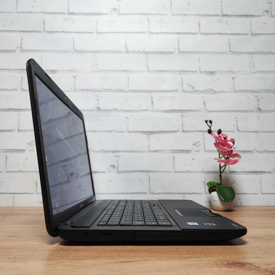 Ноутбук Б/В Toshiba Satellite C870-182, Intel Core i3-2328M, DDR3 8 GB, SSD 128GB, 17.3" HD