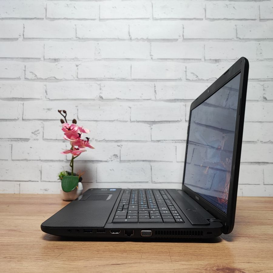 Ноутбук Б/В Toshiba Satellite C870-182, Intel Core i3-2328M, DDR3 8GB, SSD 128GB, 17" HD