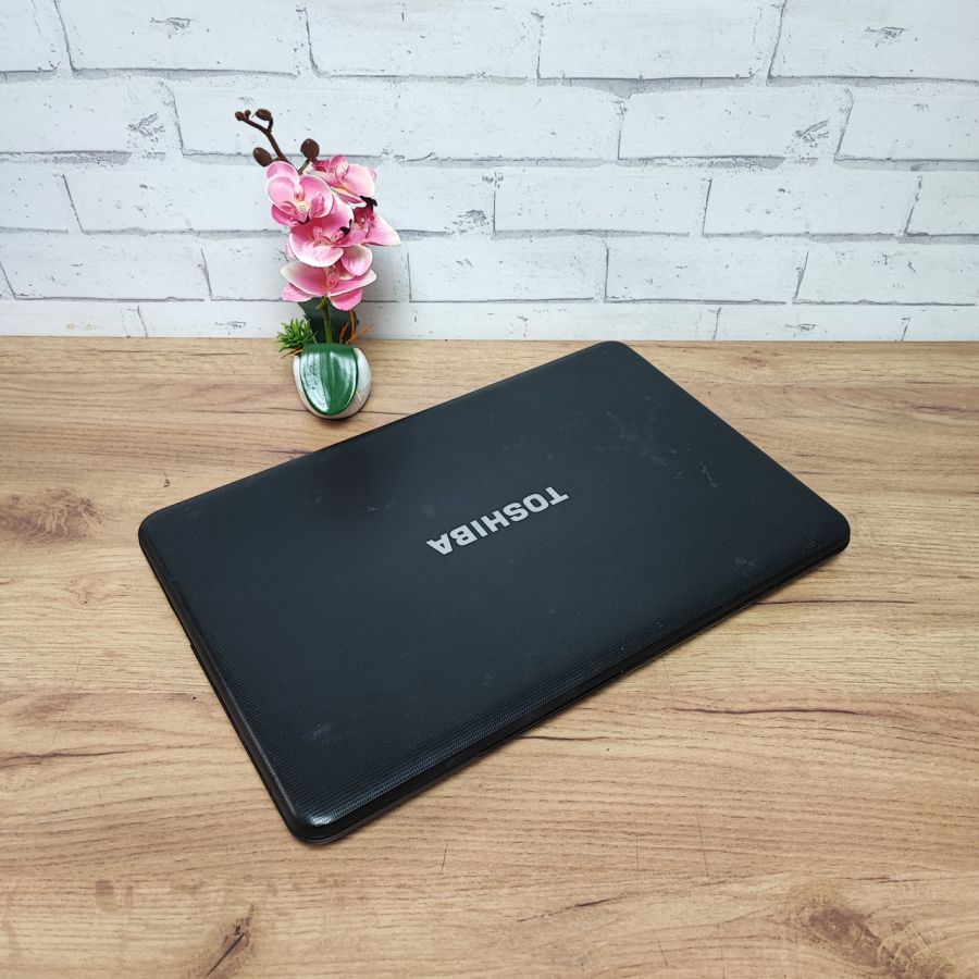 Ноутбук Б/В Toshiba Satellite C870-182, Intel Core i3-2328M, DDR3 8 GB, SSD 128GB, 17.3" HD