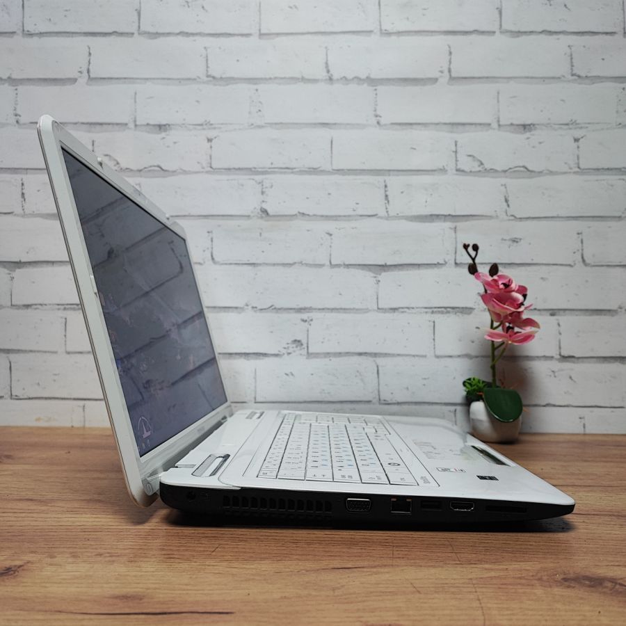 Ноутбук Б/В Toshiba Satellite L775D-10V, AMD A6-3420M, DDR3 8 GB, SSD 128GB, AMD Radeon HD 6520G, 17.3" HD