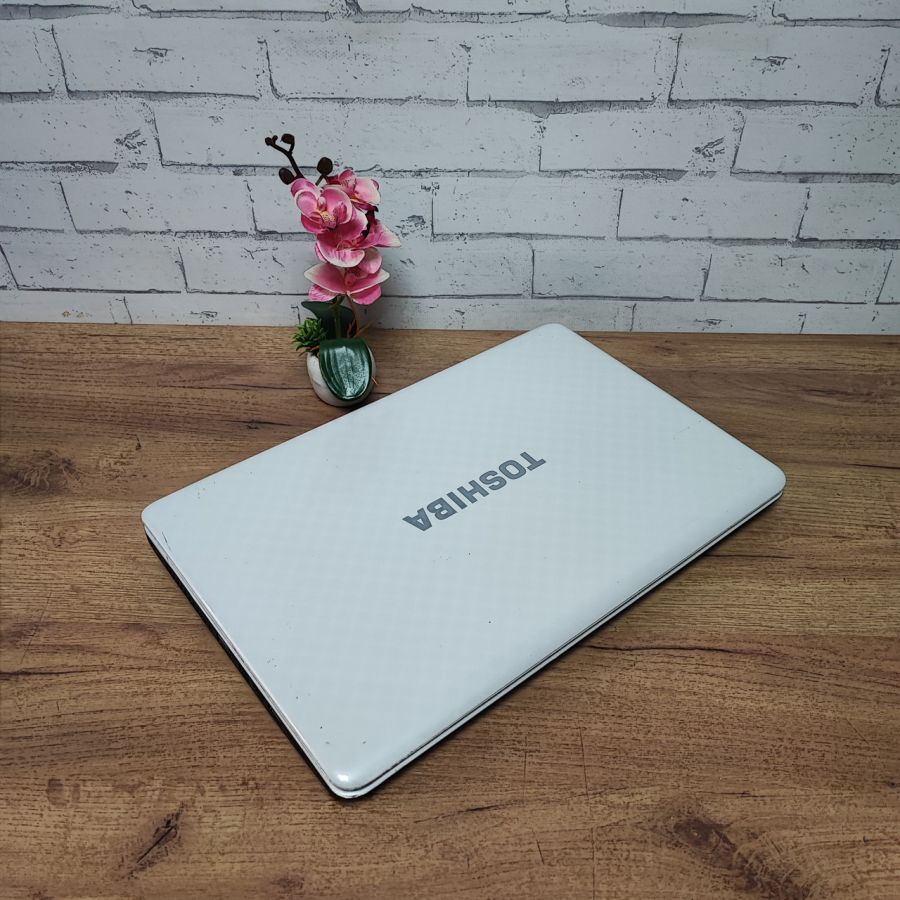 Ноутбук Б/В Toshiba Satellite L775D-10V, AMD A6-3420M, DDR3 8 GB, SSD 128GB, AMD Radeon HD 6520G, 17.3" HD