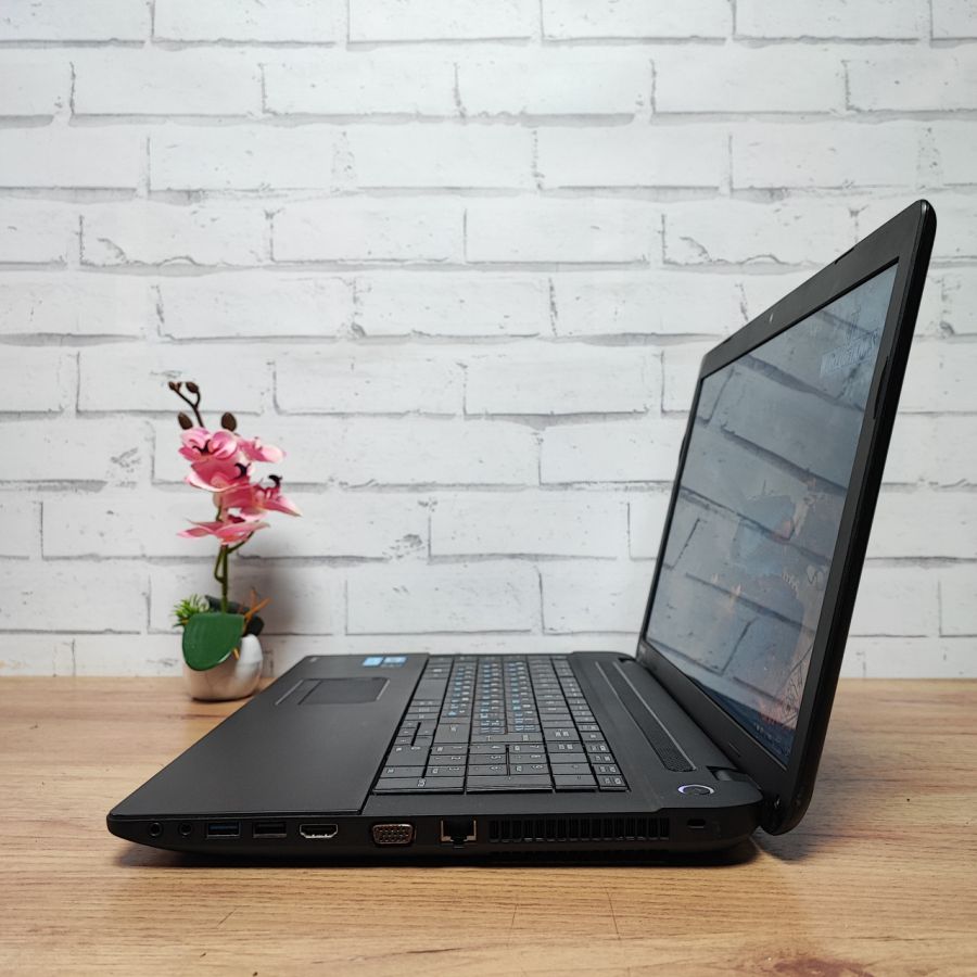 Ноутбук Б/В Toshiba Satellite C70-A-10H, Intel Core i5-3230M, DDR3 8 GB, SSD 128GB, 17.3" HD