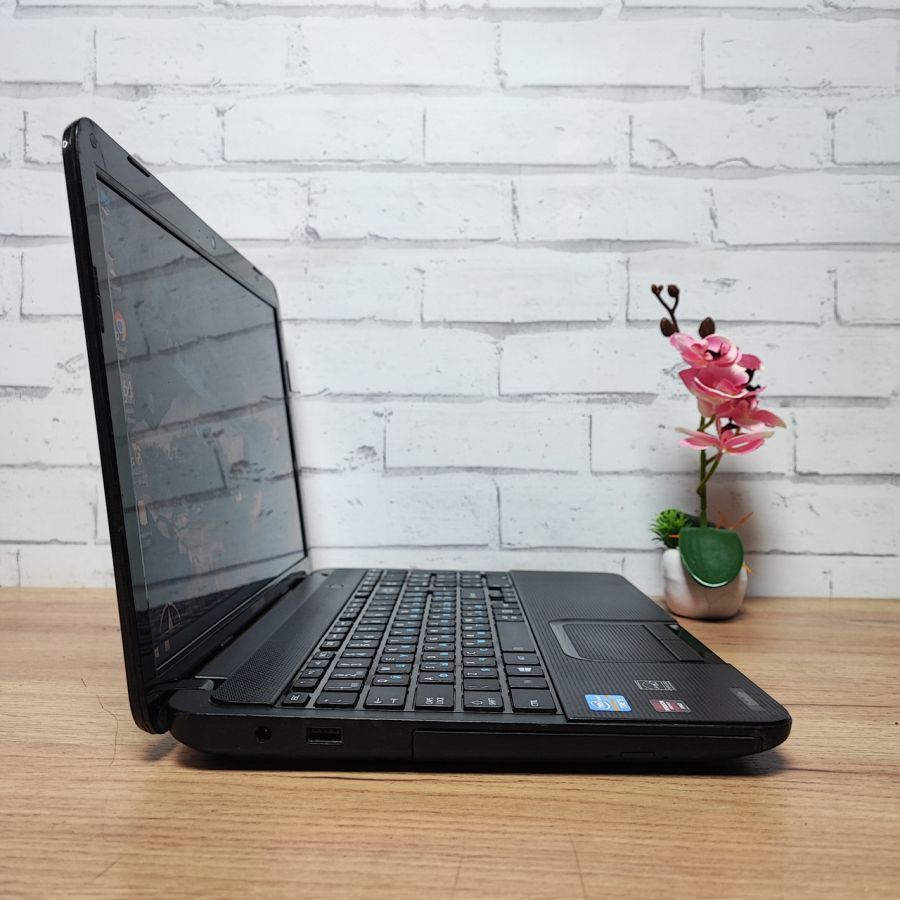 Ноутбук Б/В Toshiba Satellite C855-255, Intel Core i5-3230M, DDR3 8 GB, SSD 128GB, AMD Radeon HD 7500 1Gb, 15.6" HD