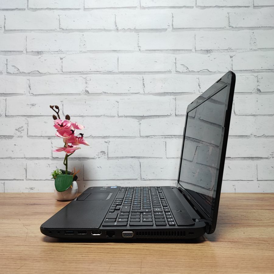 Ноутбук Б/В Toshiba Satellite C855-255, Intel Core i5-3230M, DDR3 8 GB, SSD 128GB, AMD Radeon HD 7500 1Gb, 15.6" HD