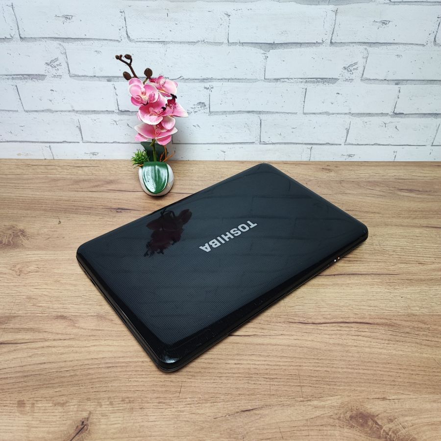 Ноутбук Б/В Toshiba Satellite C855-255, Intel Core i5-3230M, DDR3 8 GB, SSD 128GB, AMD Radeon HD 7500 1Gb, 15.6" HD