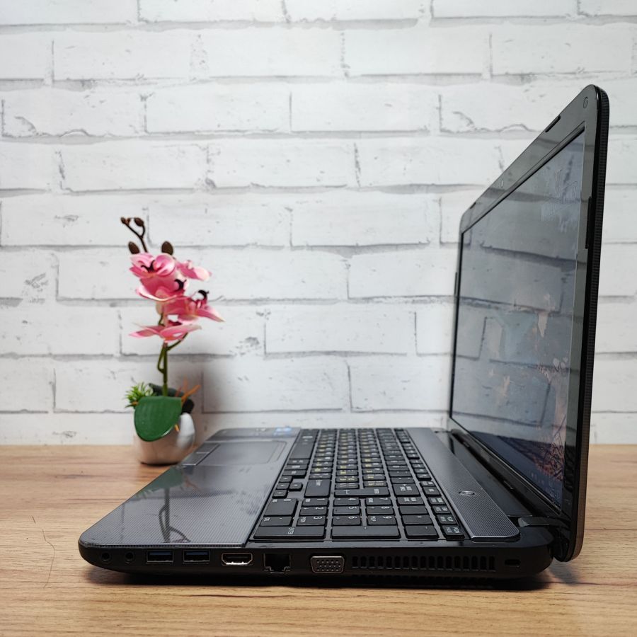 Ноутбук Б/В Toshiba Satellite L850-14L, Intel Core i5-3210M, DDR3 8 GB, SSD 128GB, AMD Radeon HD 7600M 2Gb, 15.6" HD