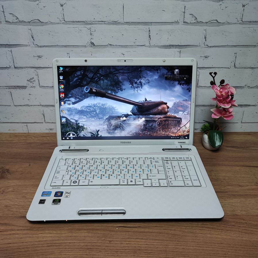 Ноутбук Б/В Toshiba Satellite L775-12T, Intel Core i5-2520M, DDR3 8 GB, SSD 128GB, NVIDIA GeForce GT 525M 1Gb, 17.3"