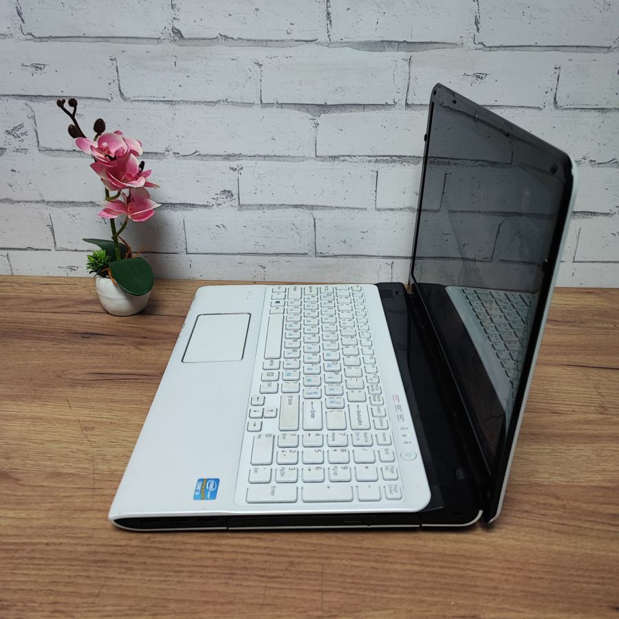 Ноутбук Б/В Sony Vaio SVE151J13M, Intel Core i3-3120M, DDR3 8 GB, SSD 128GB, 15.6" HD