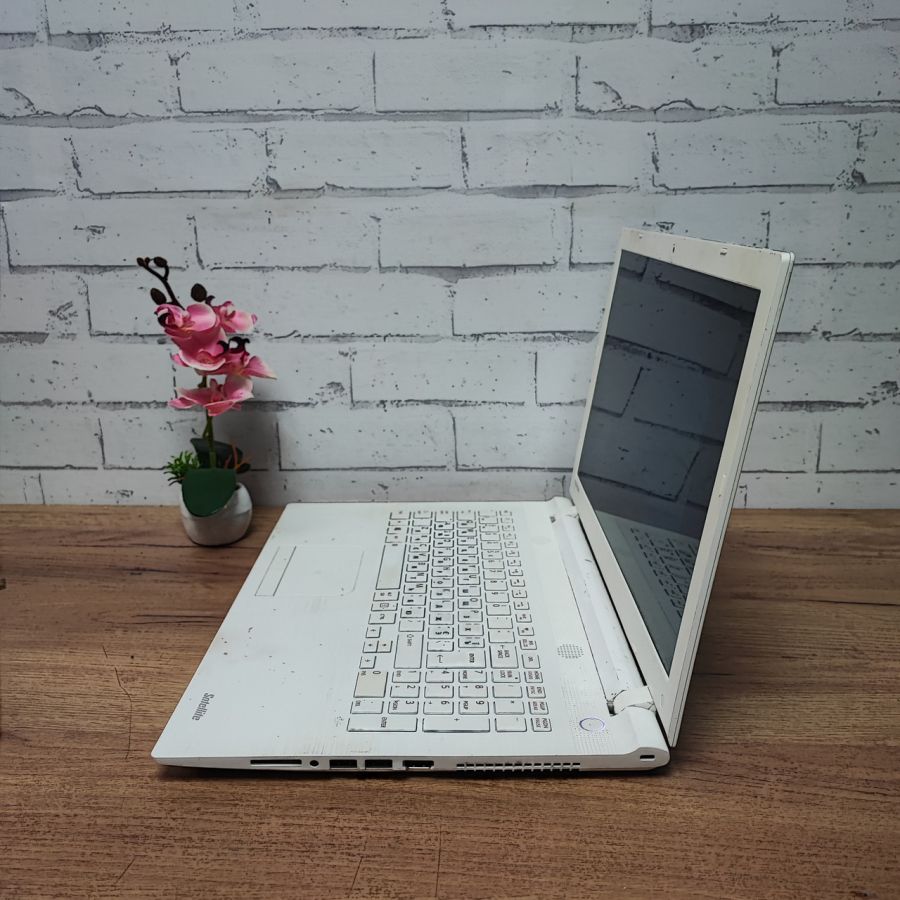 Ноутбук Б/В Toshiba Satellite C55-c-163, AMD A4, DDR3 4 GB, SSD 128GB, AMD Radeon HD R3, 15.6" HD