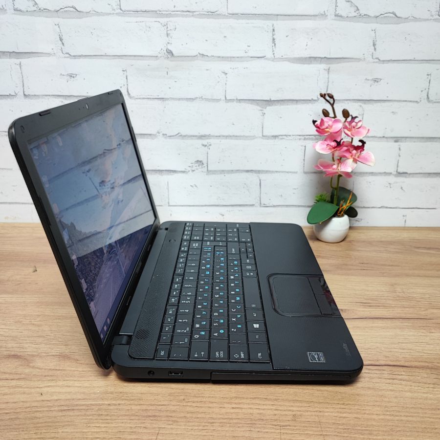 Ноутбук Б/В Toshiba Satellite C850D-11K, AMD E1-1200, DDR3 4 GB, HDD 500GB, AMD Radeon HD 7310, 15.6" HD