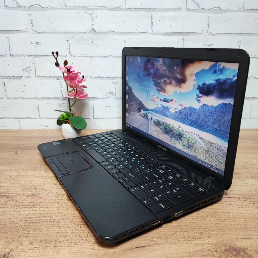 Ноутбук Б/В Toshiba Satellite C850D-11K, AMD E1-1200, DDR3 4 GB, HDD 500GB, AMD Radeon HD 7310, 15.6" HD
