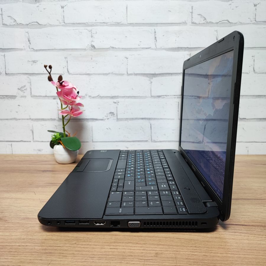 Ноутбук Б/В Toshiba Satellite C850D-11K, AMD E1-1200, DDR3 4 GB, HDD 500GB, AMD Radeon HD 7310, 15.6" HD