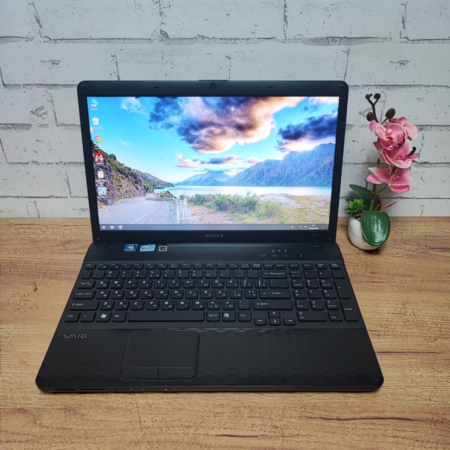 Ноутбук Б/В Sony PCG-71911M, Intel Core i5-2450M, DDR3 8 GB, SSD 256GB, 15.6" HD