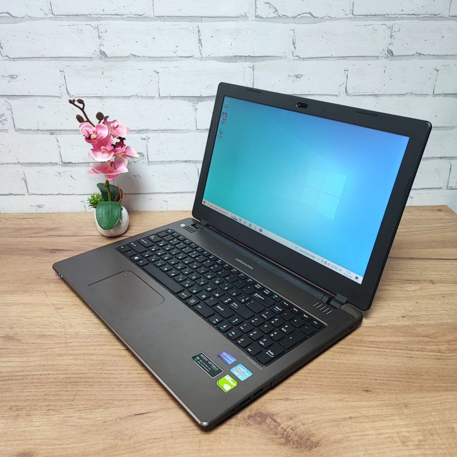 Ноутбук Б/В Medion P6643, Intel Core i5-3230M, DDR3 8 GB, SSD 256GB, NVIDIA GeForce GT 740M, 15.6"