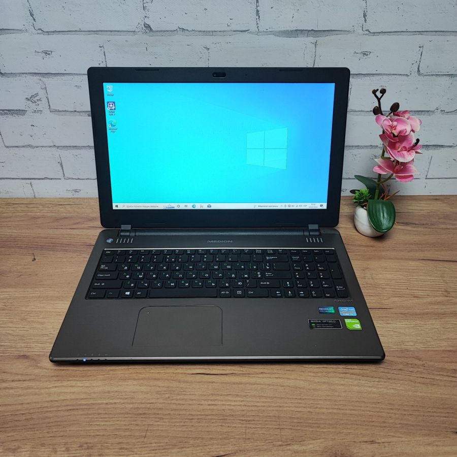 Ноутбук Б/В Medion P6643, Intel Core i5-3230M, DDR3 8 GB, SSD 256GB, NVIDIA GeForce GT 740M, 15.6"