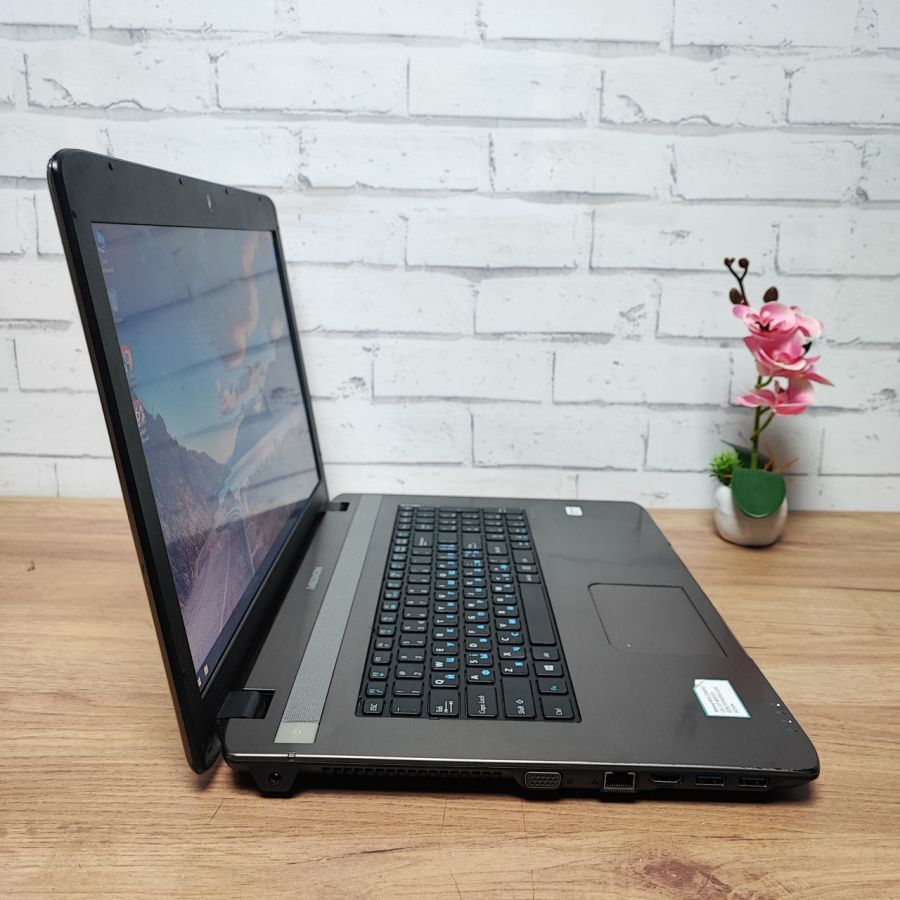 Уцінка! Ноутбук Б/В Medion E7223, Intel Pentium 2020M, DDR3 8 GB, SSD 128GB, 17.3" HD