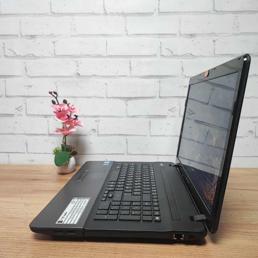 Ноутбук Б/В Packard Bell P7YS0, Intel Core i3-2330M, DDR3 8 GB, SSD 128GB, 17.3" HD