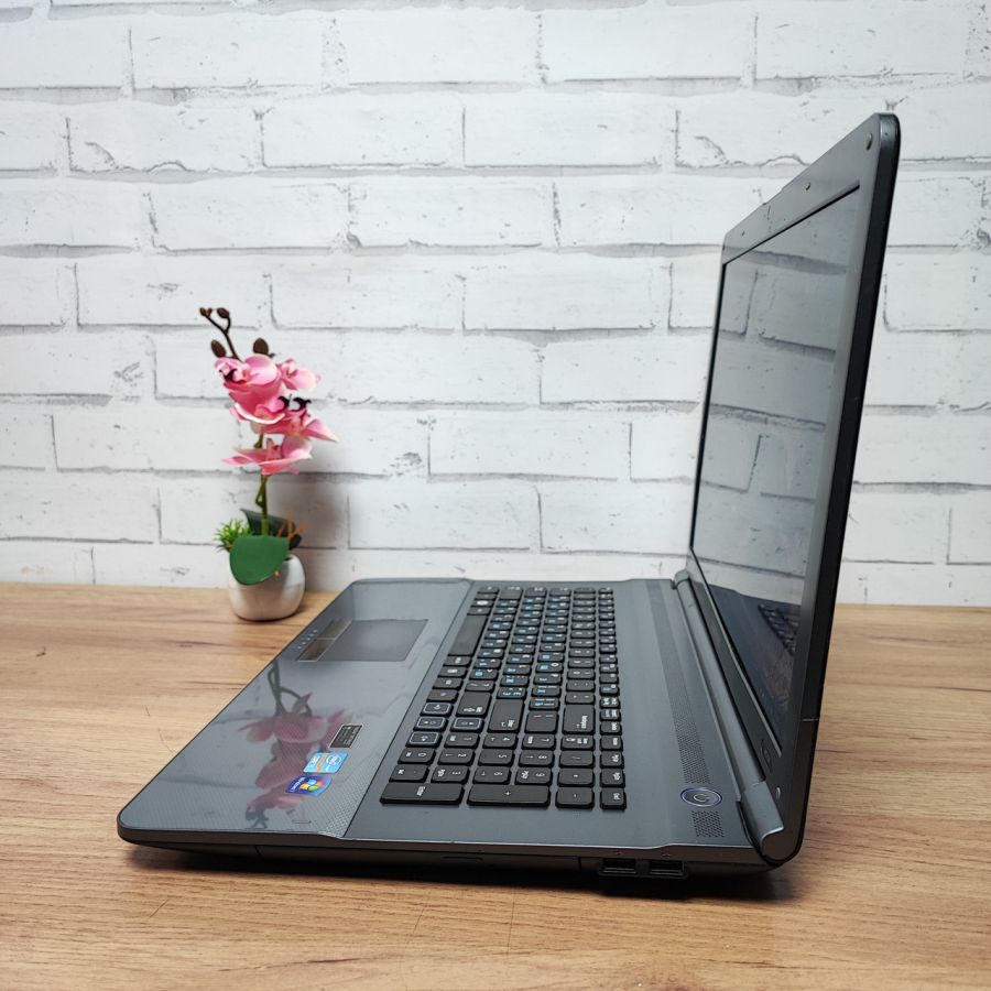 Ноутбук Б/В Samsung NP-RC720, Intel Core i5-2410M, DDR3 8 GB, SSD 256GB, NVIDIA GeForce GT 520M, 17.3"