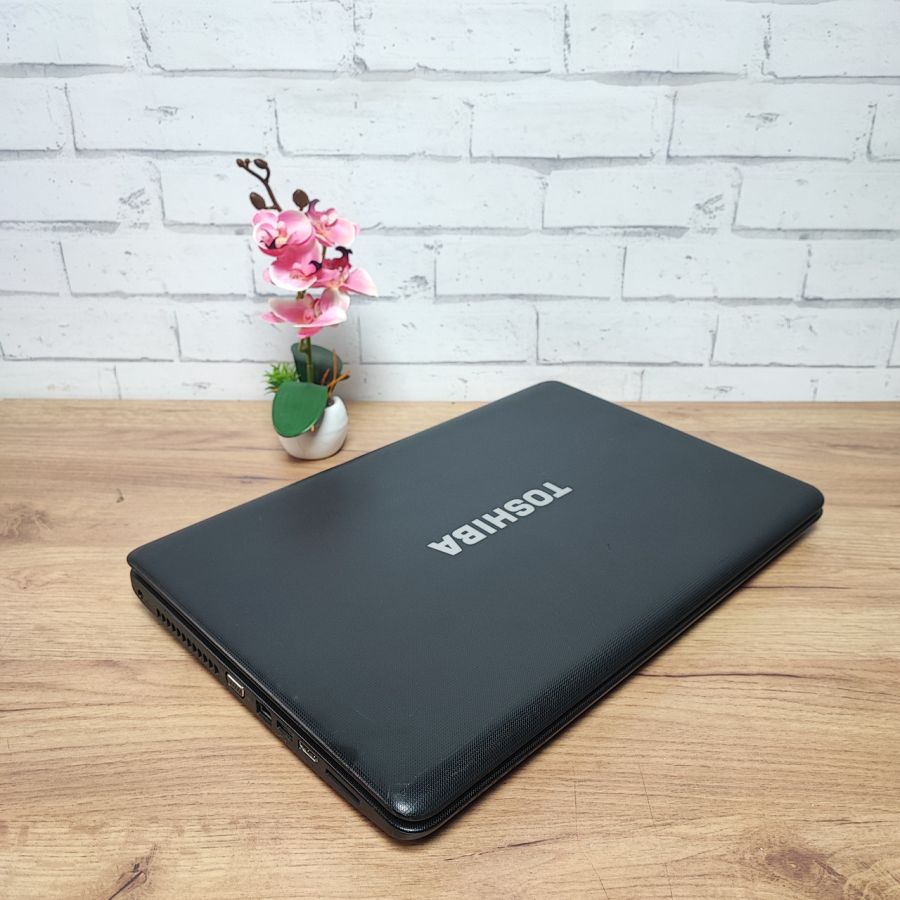Ноутбук Б/В Toshiba Satellite Pro L770-13J, Intel Core i3-2330M, DDR3 8 GB, SSD 160GB, NVIDIA GeForce GT 525M, 17.3"