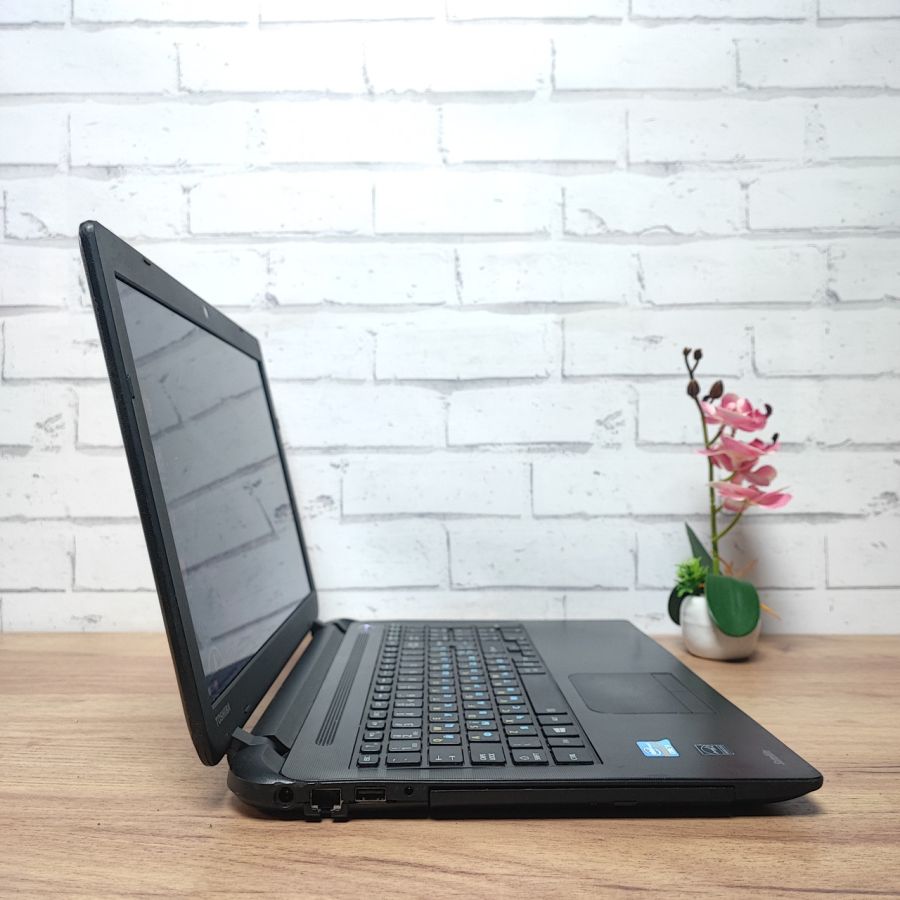 Ноутбук Б/В Toshiba Satellite C50-B-118, Intel Core i3-3217U, DDR3 8 GB, SSD 128GB, 15.6" HD