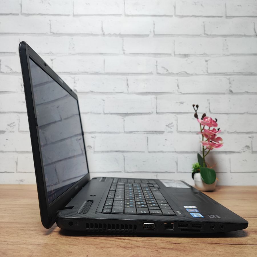 Ноутбук Б/В Toshiba Satellite C670-19E, Intel Core i5-2450M, DDR3 8GB, SSD 128GB, 17" HD