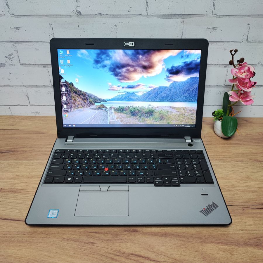 Ноутбук Б/В Lenovo E570, Intel Core i5-7200U, DDR4 8 GB, SSD 256GB, 15.6" Full HD