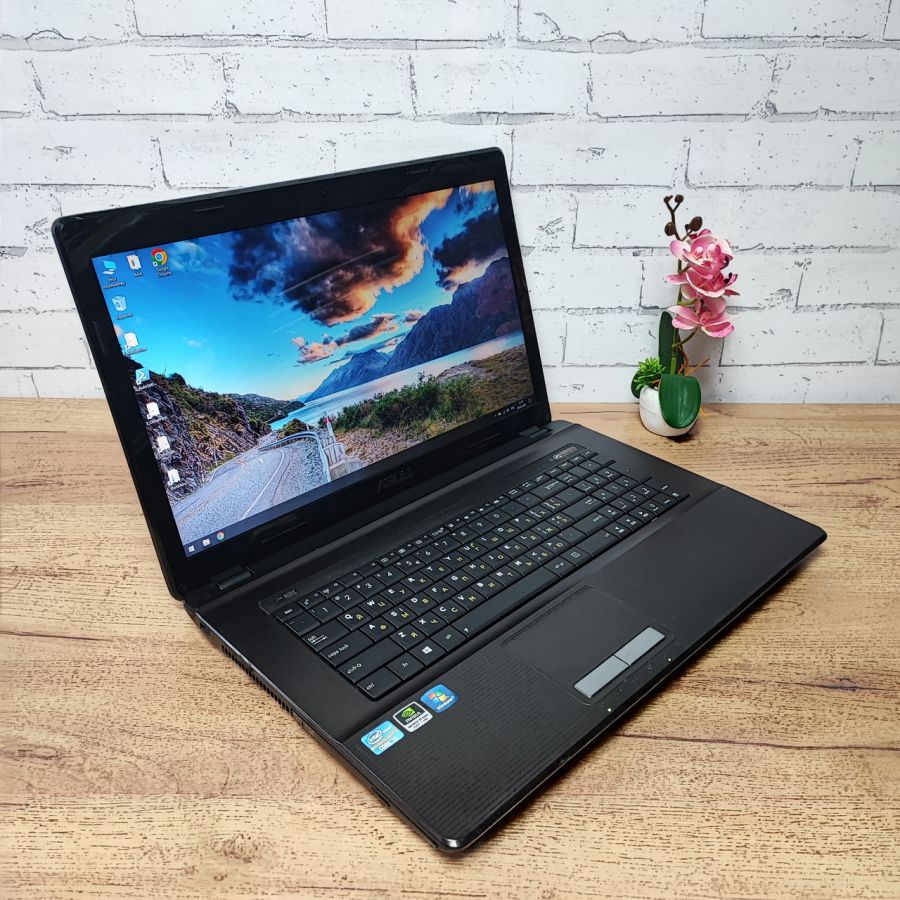Ноутбук Б/В ASUS X73S, Intel Core i5-2430M, DDR3 8 GB, SSD 128GB + HDD 500GB, 17.3" HD