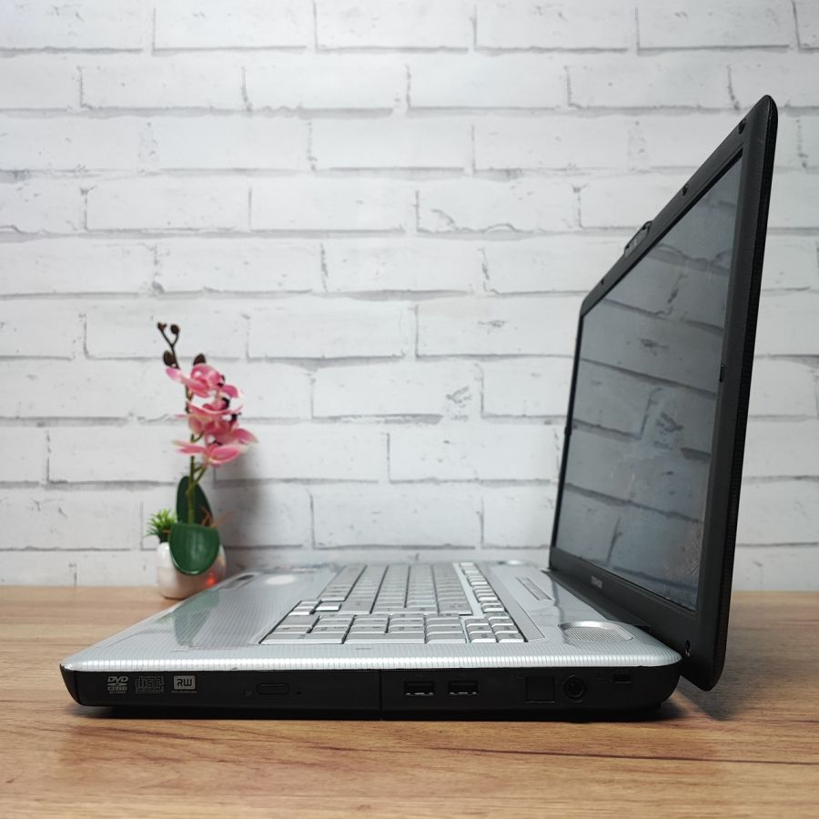 Ноутбук Б/В Toshiba Satellite L550-200, Intel Core i3-330M, DDR3 6 GB, SSD 128GB, AMD Radeon HD 4500, 15.6" HD