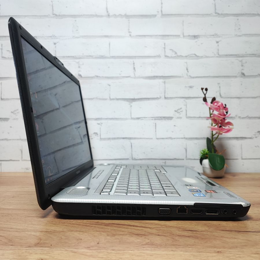 Ноутбук Б/В Toshiba Satellite L550-200, Intel Core i3-330M, DDR3 6 GB, SSD 128GB, AMD Radeon HD 4500, 15.6" HD