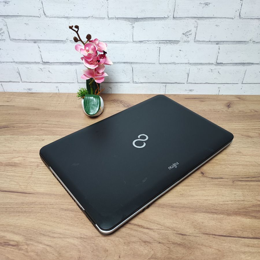 Ноутбук Б/В Fujitsu A512, Intel Core i3-3110M, DDR3 8 GB, SSD 128GB, 15.6" HD