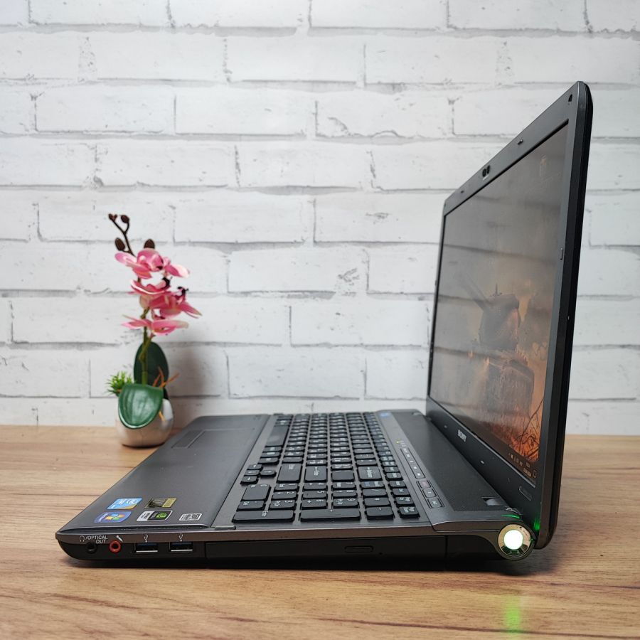 Ноутбук Б/В Sony Vaio PCG-81112M, Intel Core i7-740QM, DDR3 6 GB, SSD 256GB, NVIDIA GeForce GT 425M 1Gb, 15.6" Full HD