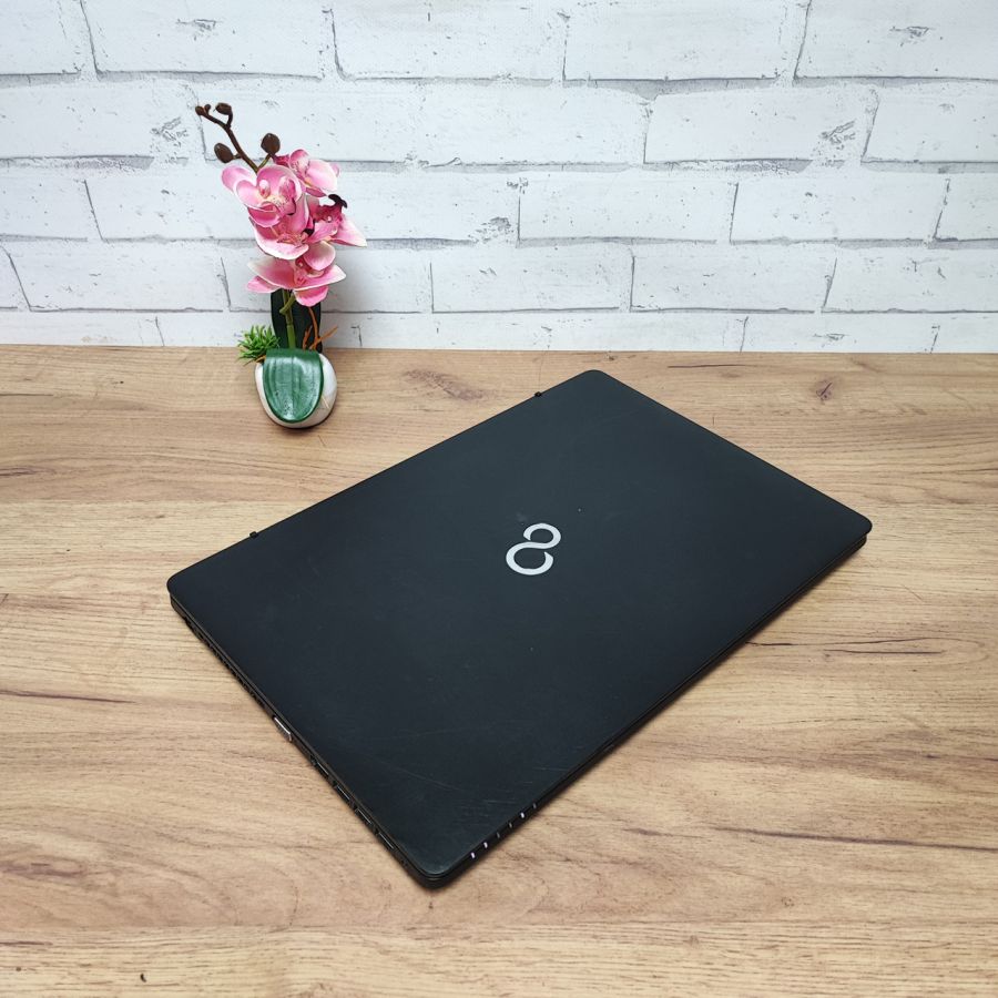 Ноутбук Б/В Fujitsu A556, Intel Core i5-6200U, DDR4 16 GB, SSD 256GB, 15.6" HD