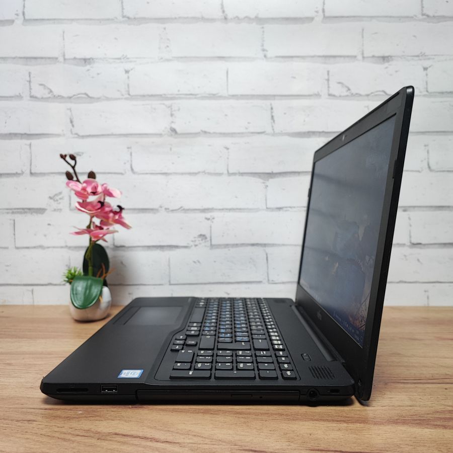 Ноутбук Б/В Fujitsu A556, Intel Core i5-6200U, DDR4 16 GB, SSD 256GB, 15.6" HD