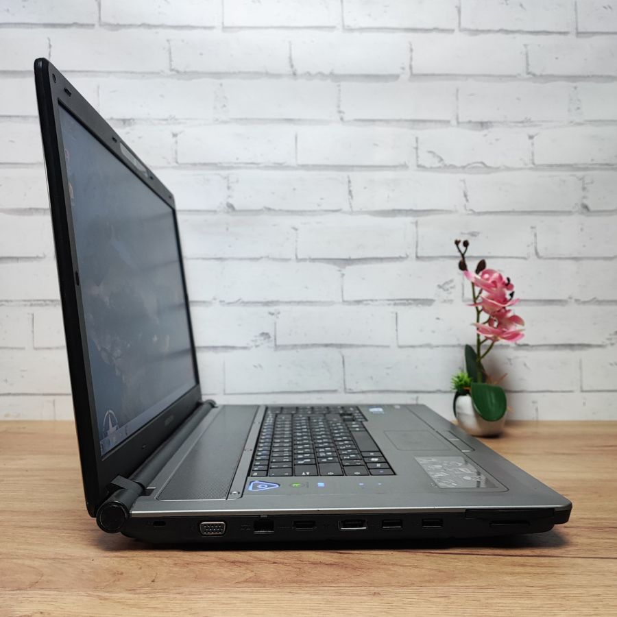 Ноутбук Б/В Medion Akoya P8611, Intel Pentium T4500, DDR2 4 GB, HDD 320GB, NVIDIA GeForce GT 230M 1Gb, 17.3"
