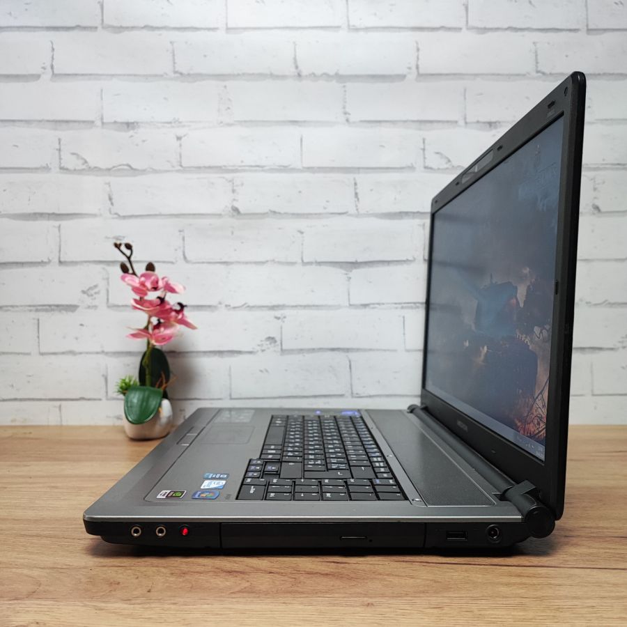 Ноутбук Б/В Medion Akoya P8611, Intel Pentium T4500, DDR2 4 GB, HDD 320GB, NVIDIA GeForce GT 230M 1Gb, 17.3"