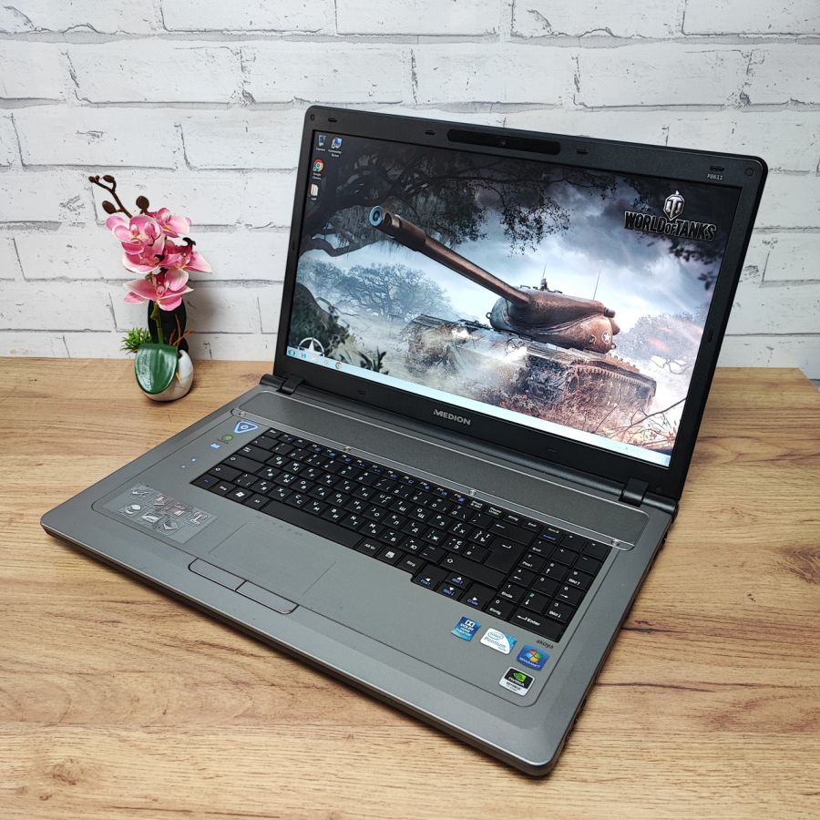 Ноутбук Б/В Medion Akoya P8611, Intel Pentium T4500, DDR2 4 GB, HDD 320GB, NVIDIA GeForce GT 230M 1Gb, 17.3"