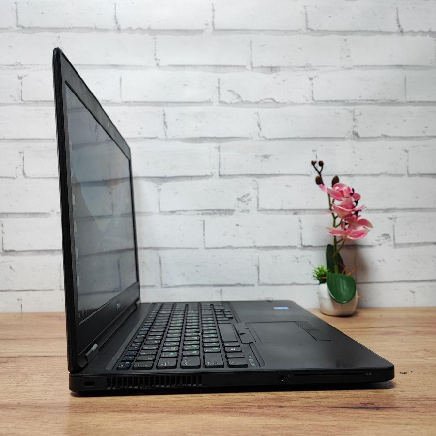 Ноутбук Б/В Dell Latitude E5550, Intel Core i3-5010U, DDR3 8GB, SSD 120GB, 15.6" Full HD