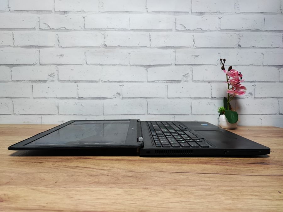Ноутбук Б/В Dell Latitude E5550, Intel Core i3-5010U, DDR3 8 GB, SSD 120GB, 15.6" Full HD