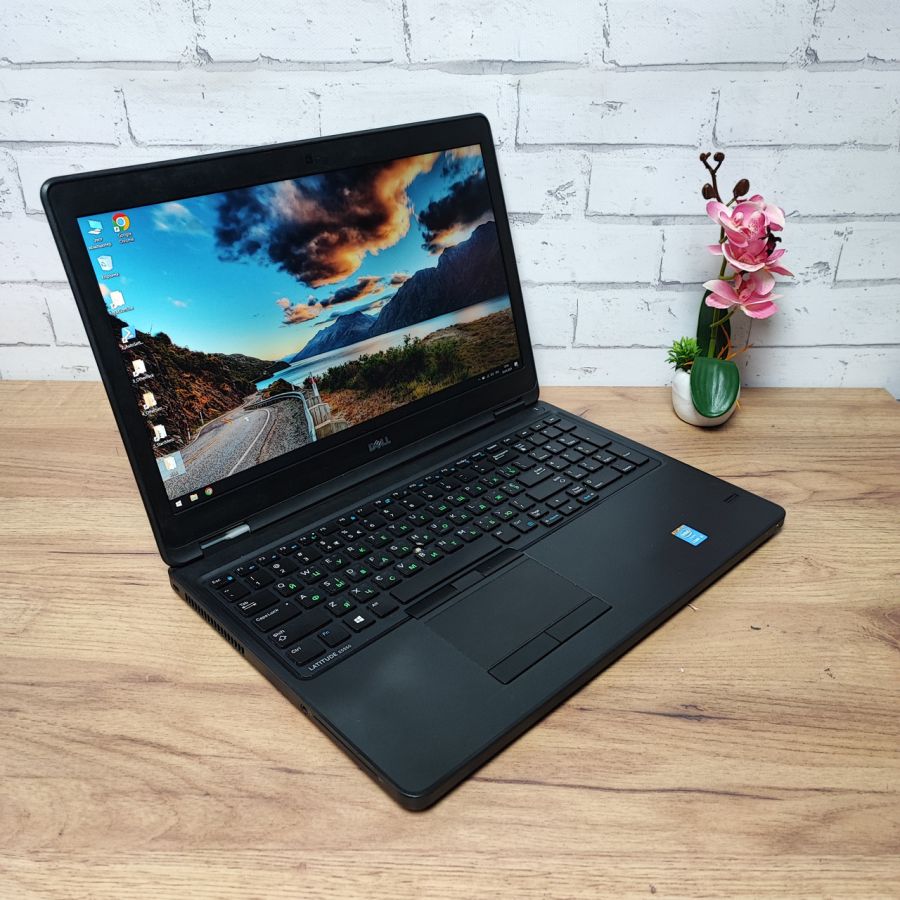 Ноутбук Б/В Dell Latitude E5550, Intel Core i3-5010U, DDR3 8 GB, SSD 120GB, 15.6" Full HD