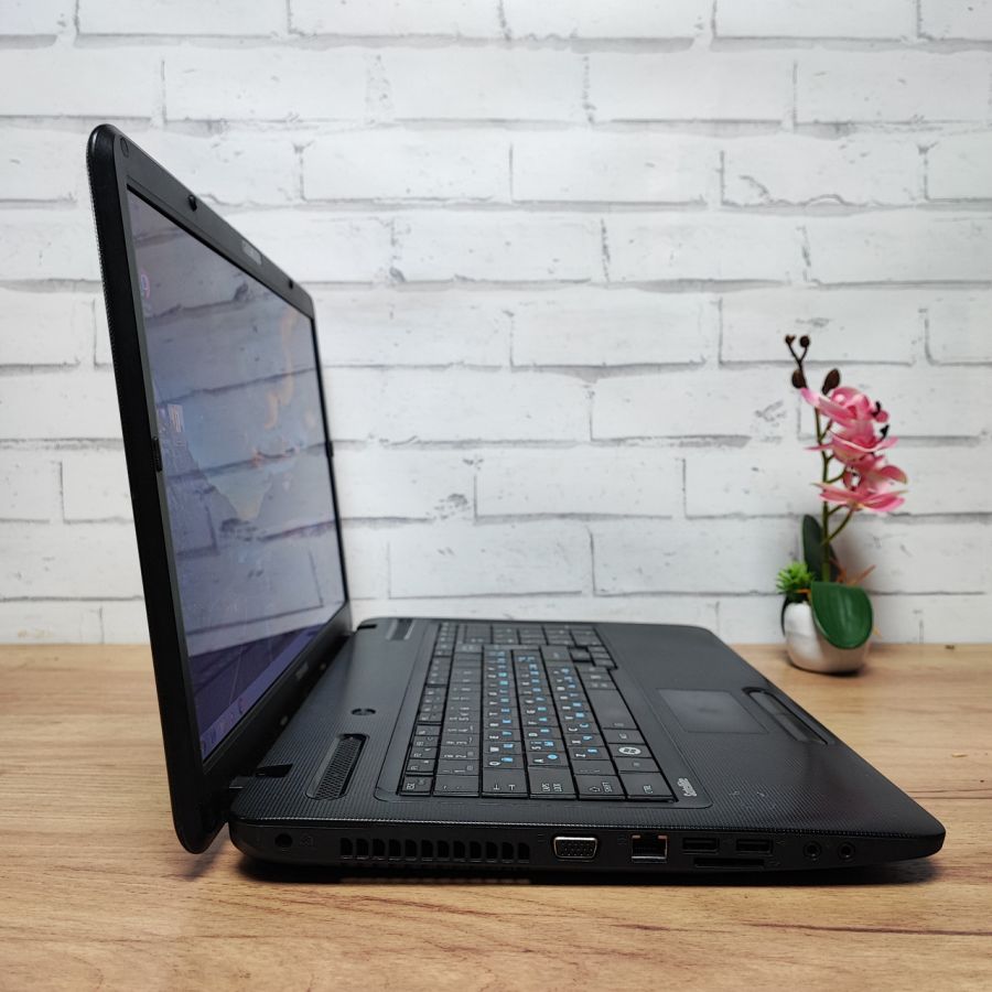 Ноутбук Б/В Toshiba Satellite C670-17C, Intel Core i7-2620M, DDR3 12 GB, SSD 512GB, 17.3" HD