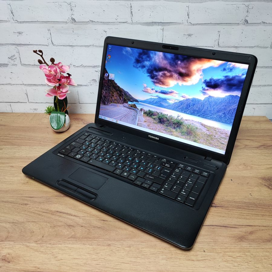 Ноутбук Б/В Toshiba Satellite C670-17C, Intel Core i7-2620M, DDR3 12 GB, SSD 512GB, 17.3" HD