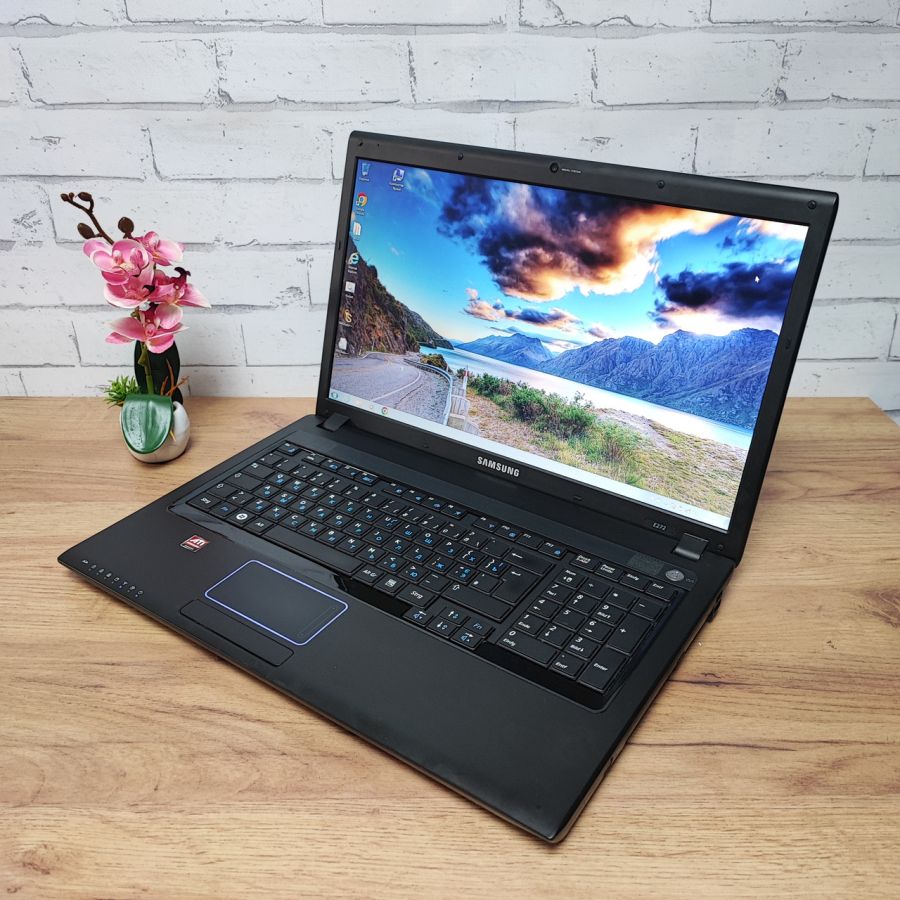 Ноутбук Б/В Samsung E272, Intel Core 2 Duo T6600, DDR2 2GB, HDD 500GB, AMD Radeon HD 4650, 17" HD