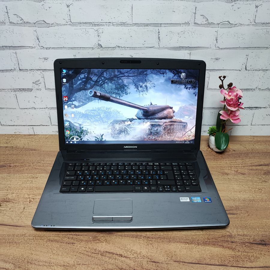 Ноутбук Б/В Medion Akoya E7222, Intel Core i3-2370M, DDR3 8 GB, SSD 128GB, 17.3" HD
