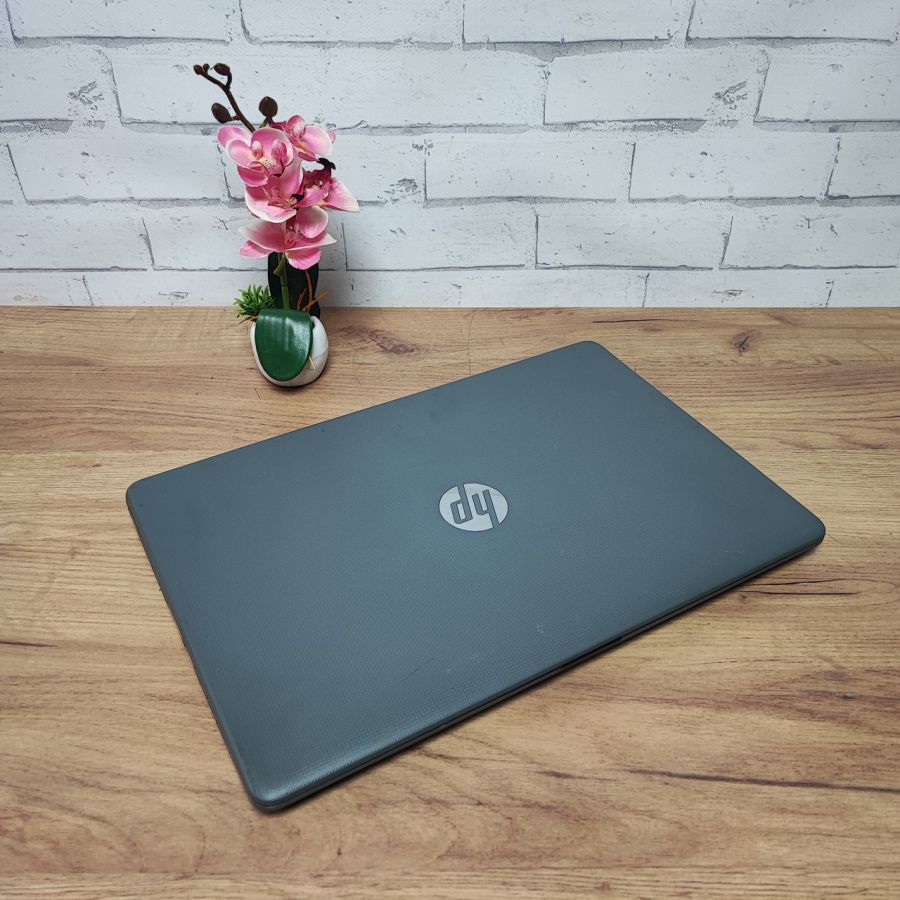 Ноутбук Б/В HP 15-BS033NL, Intel Core i3-6006U, DDR4 24 GB, SSD 256GB, 15.6" HD