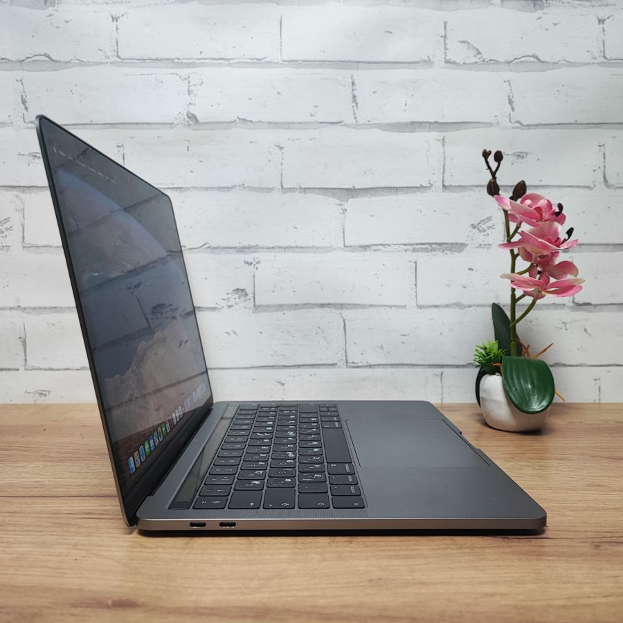 Ноутбук Б/В Apple MacBook Pro 13 2019, Intel Core i5-8257U, LPDDR3 256 GB, SSD 256GB, 13"
